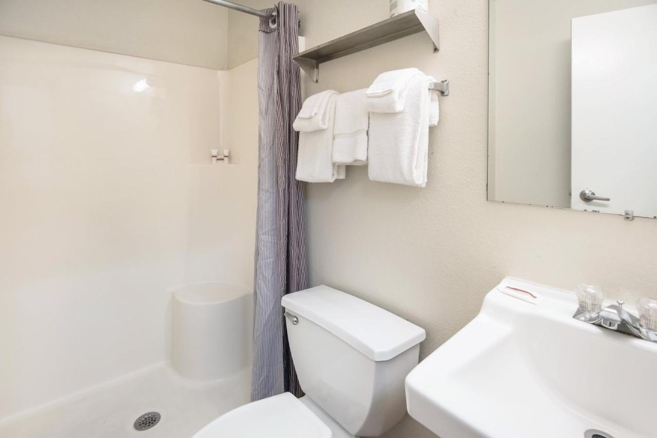 Hometowne Studios By Red Roof Colorado Springs - Airport מראה חיצוני תמונה