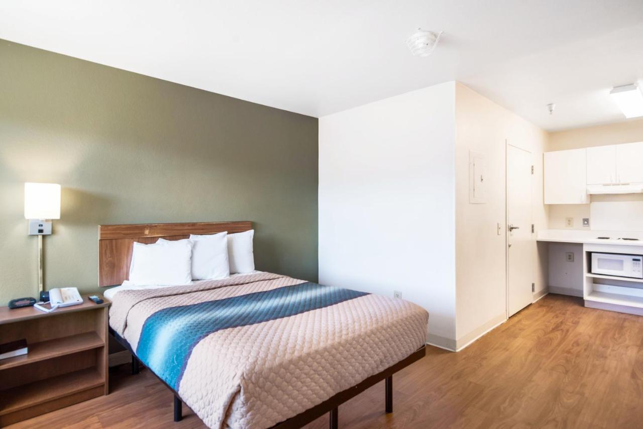 Hometowne Studios By Red Roof Colorado Springs - Airport מראה חיצוני תמונה