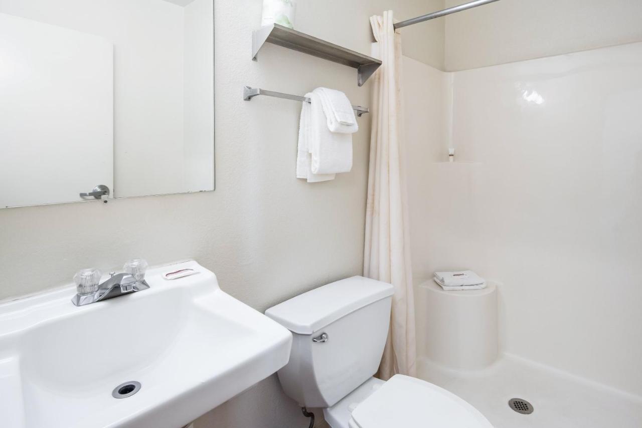 Hometowne Studios By Red Roof Colorado Springs - Airport מראה חיצוני תמונה