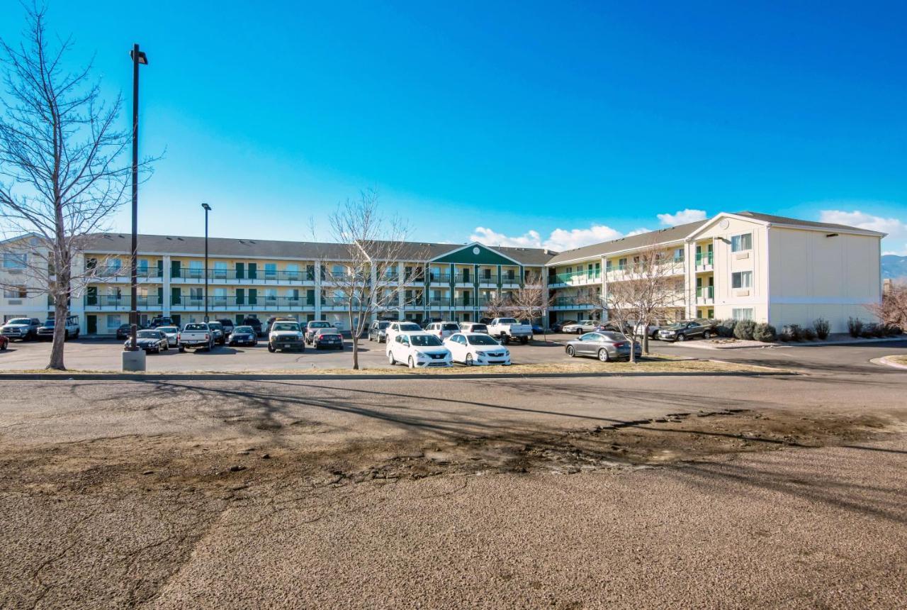 Hometowne Studios By Red Roof Colorado Springs - Airport מראה חיצוני תמונה