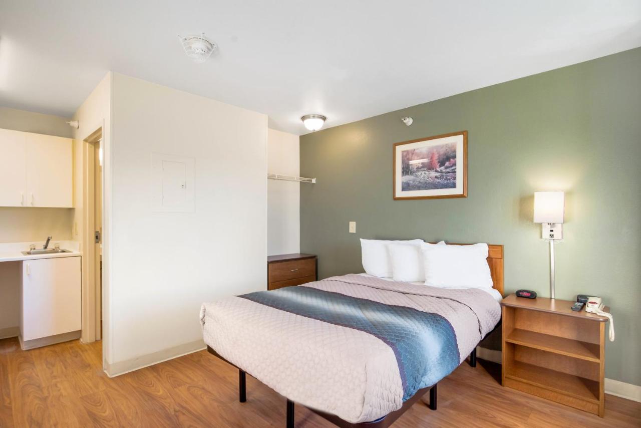 Hometowne Studios By Red Roof Colorado Springs - Airport מראה חיצוני תמונה