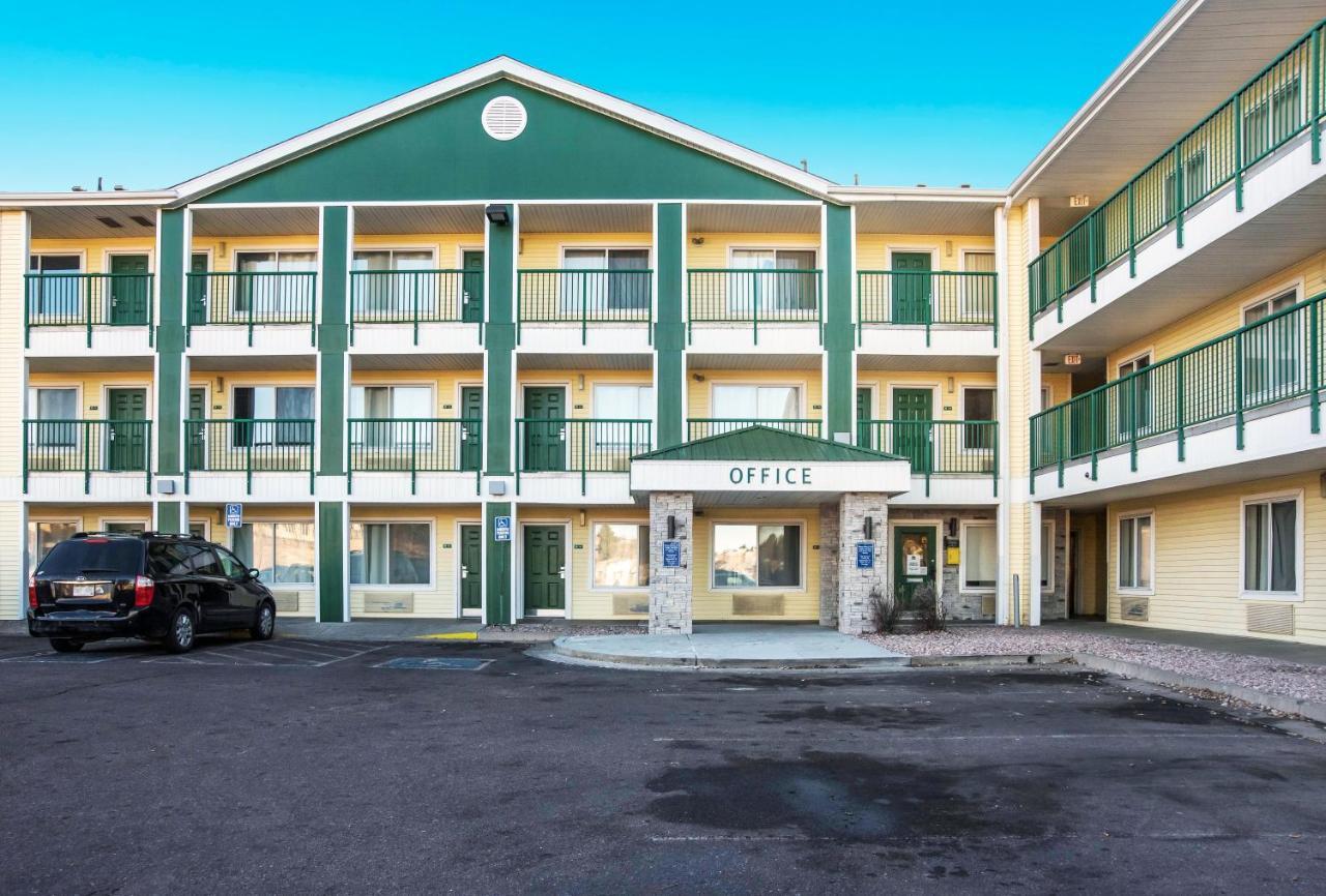 Hometowne Studios By Red Roof Colorado Springs - Airport מראה חיצוני תמונה