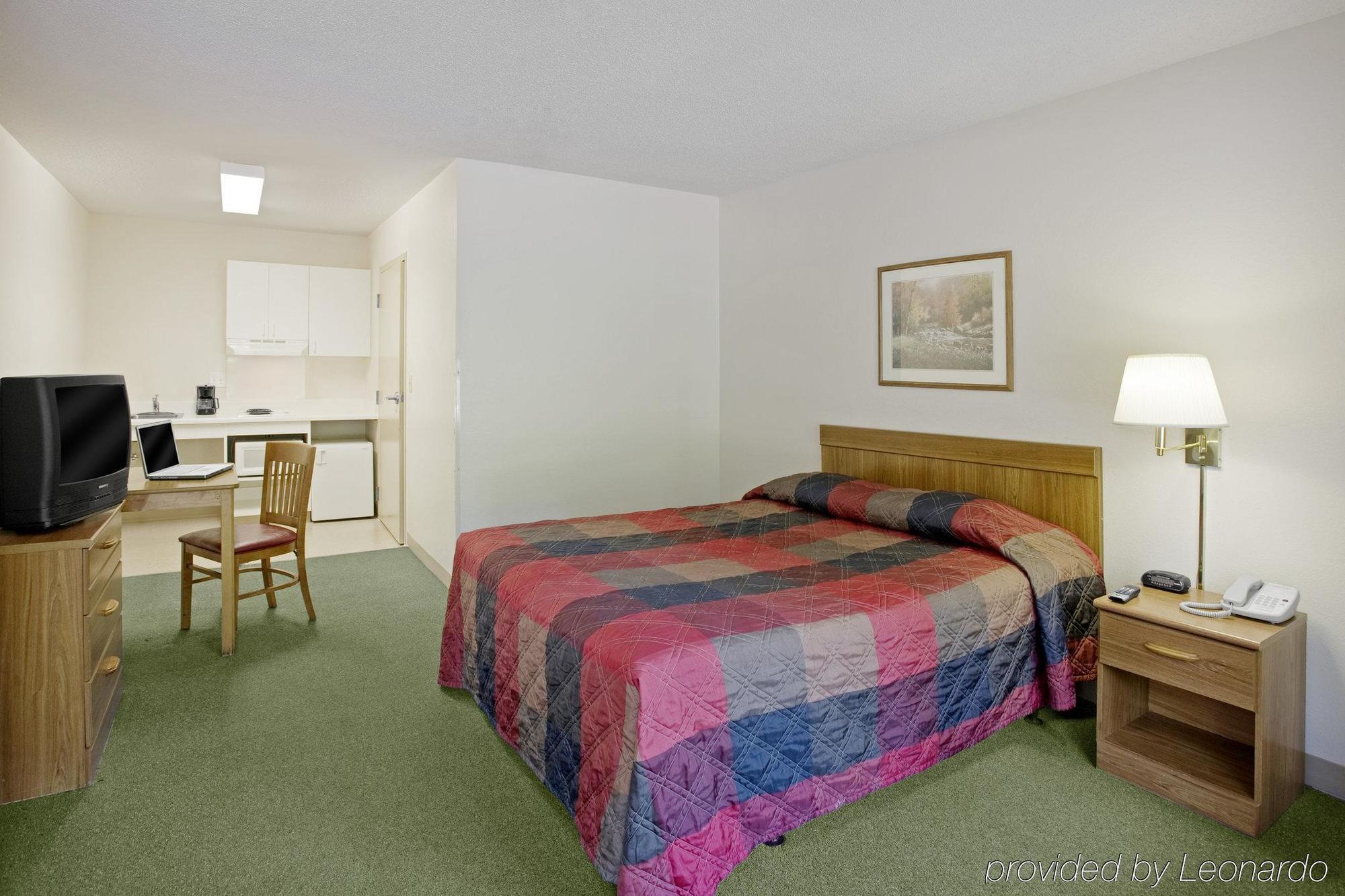 Hometowne Studios By Red Roof Colorado Springs - Airport מראה חיצוני תמונה