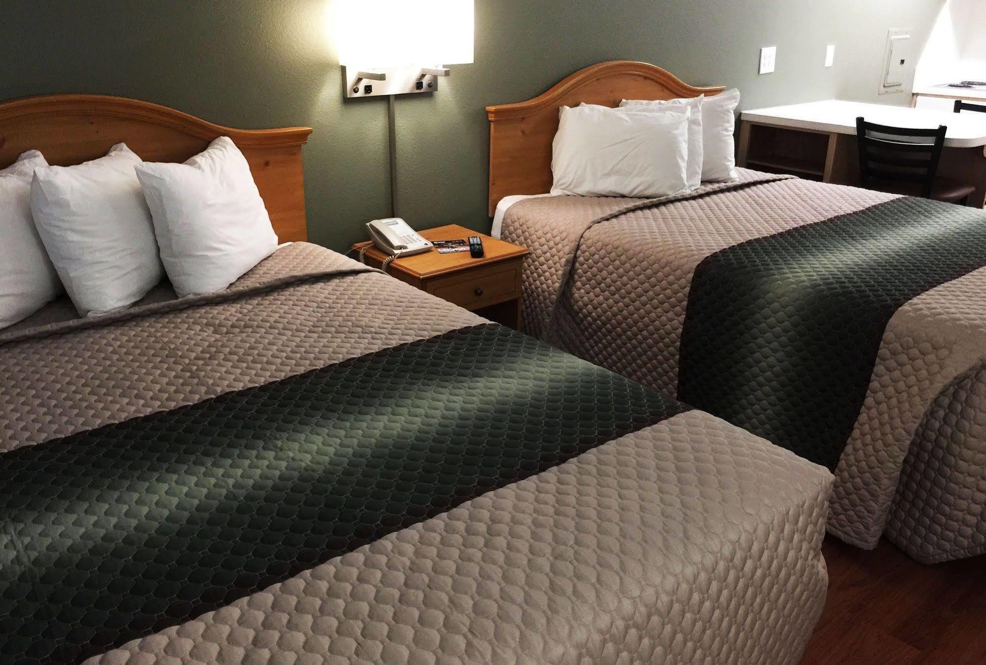 Hometowne Studios By Red Roof Colorado Springs - Airport מראה חיצוני תמונה