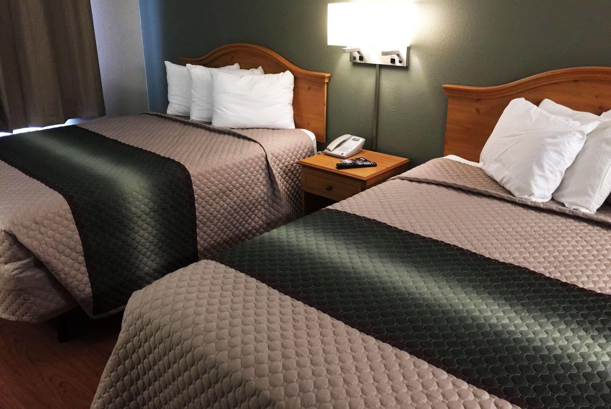 Hometowne Studios By Red Roof Colorado Springs - Airport מראה חיצוני תמונה
